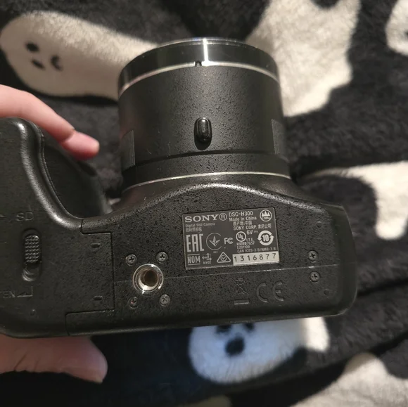 SonyDSC H300 Cybershot 20.1 MP Camera